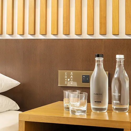 2-petalosa-bottles-hotel-square